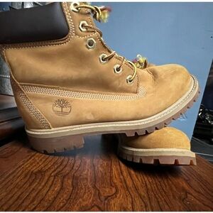 Timberland Wheat Nubuck Boots 6 in waterproof boys size 3.5
